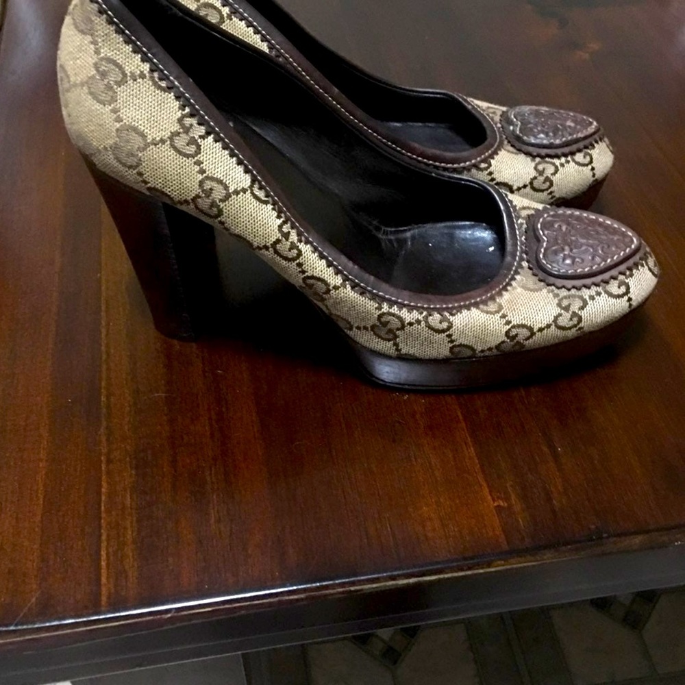 Classic pattern Gucci chunk heel pumps!!!